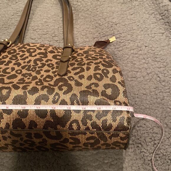 Leopard Print Shoulder Bag. - Picture 12 of 14